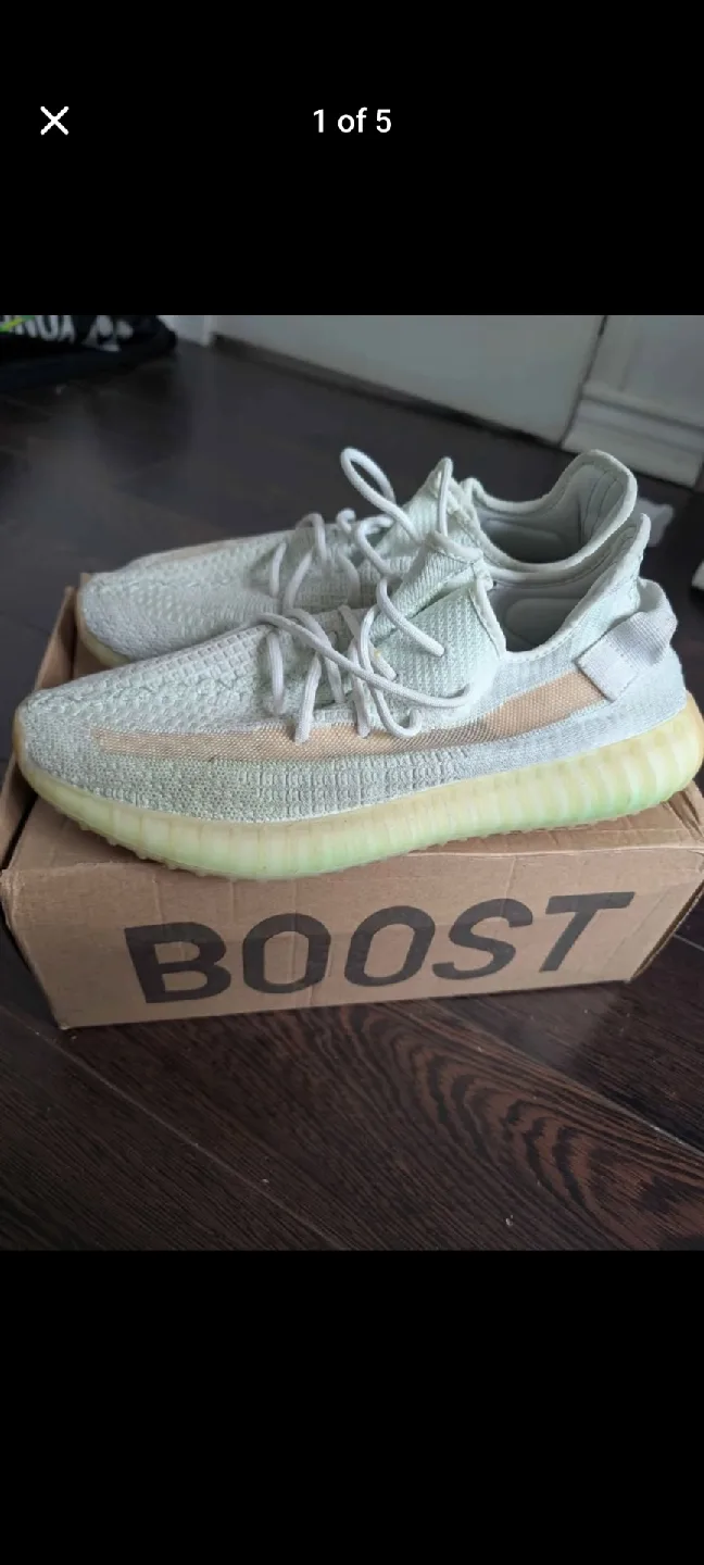 Adidas Yeezy Boost 350 V2 thumbnail