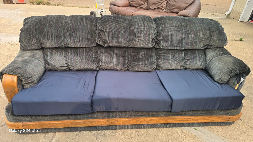 Comfortable 3-Seater Sofa thumbnail