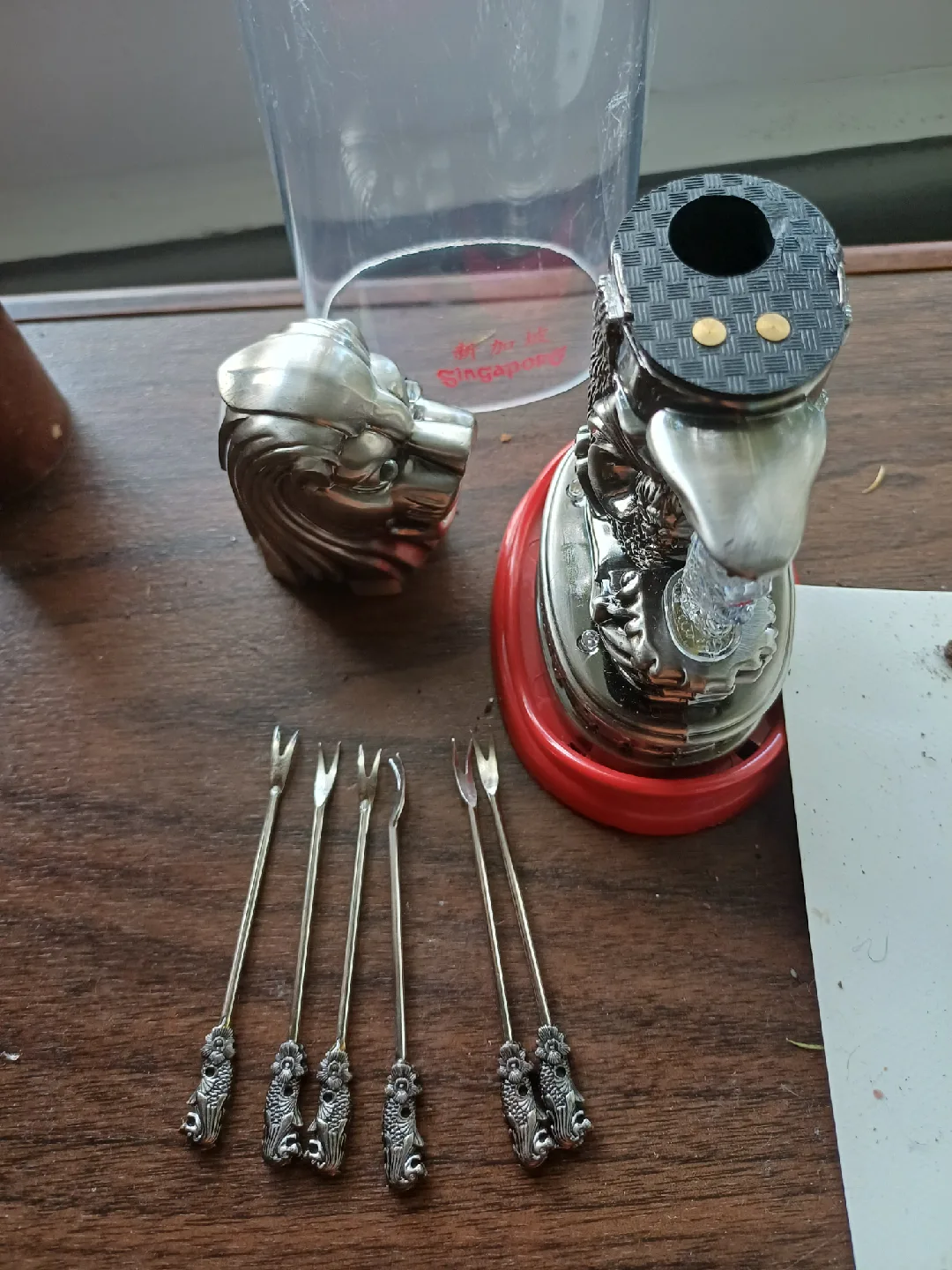 🥕 NEW Singapore Merlion Souvenir MERLION 6 Cocktail Forks Set image indicator(5)