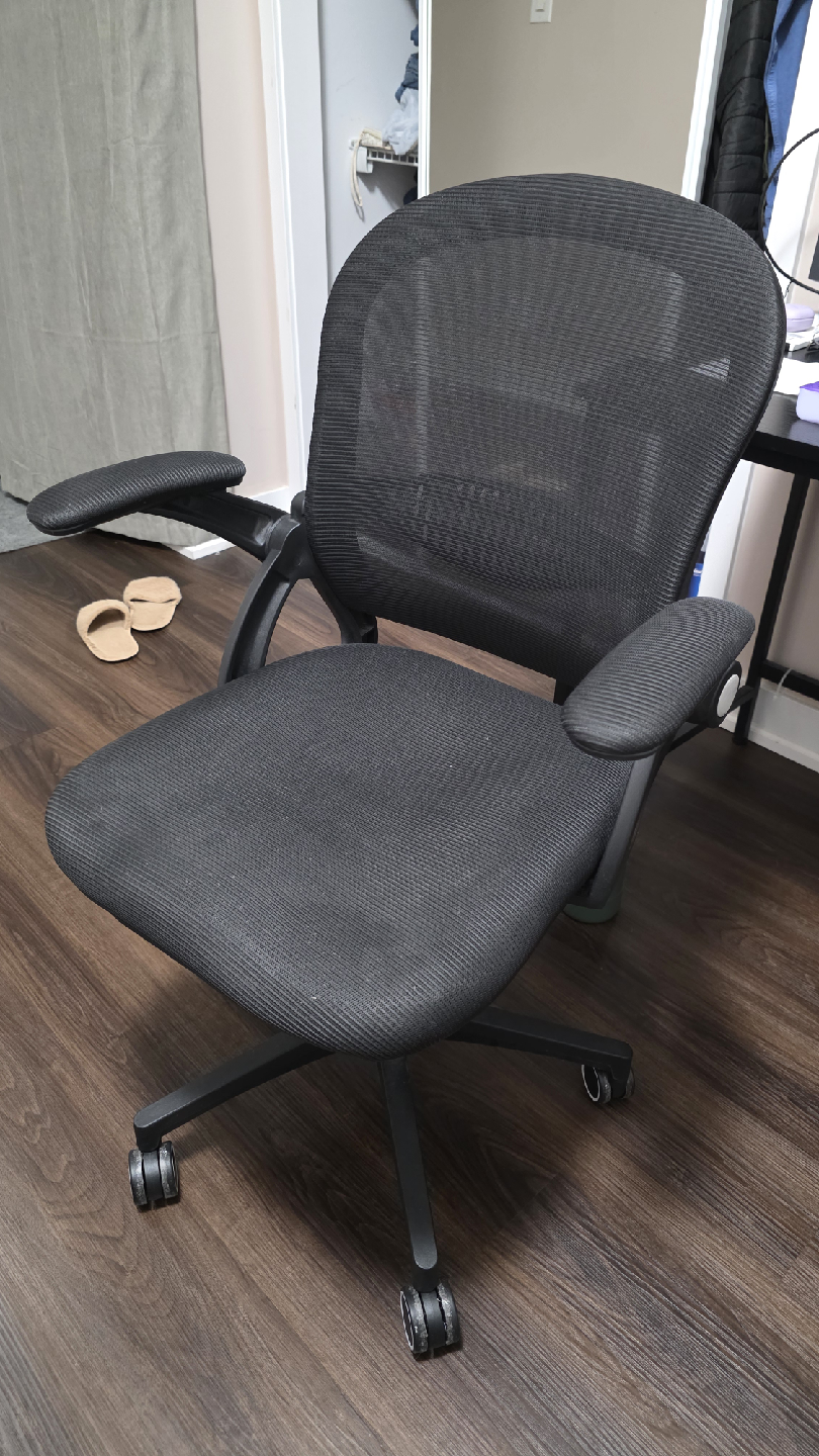 Black Office Chair - photo 4