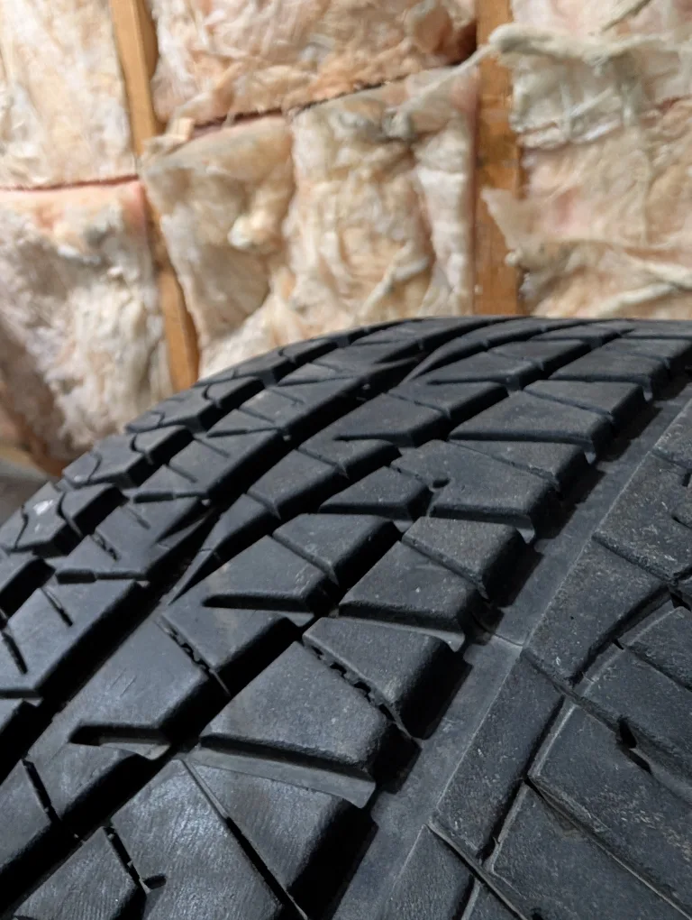 (1)-225/40R18 Kelly Edge HP All Season Tire image indicator(5)