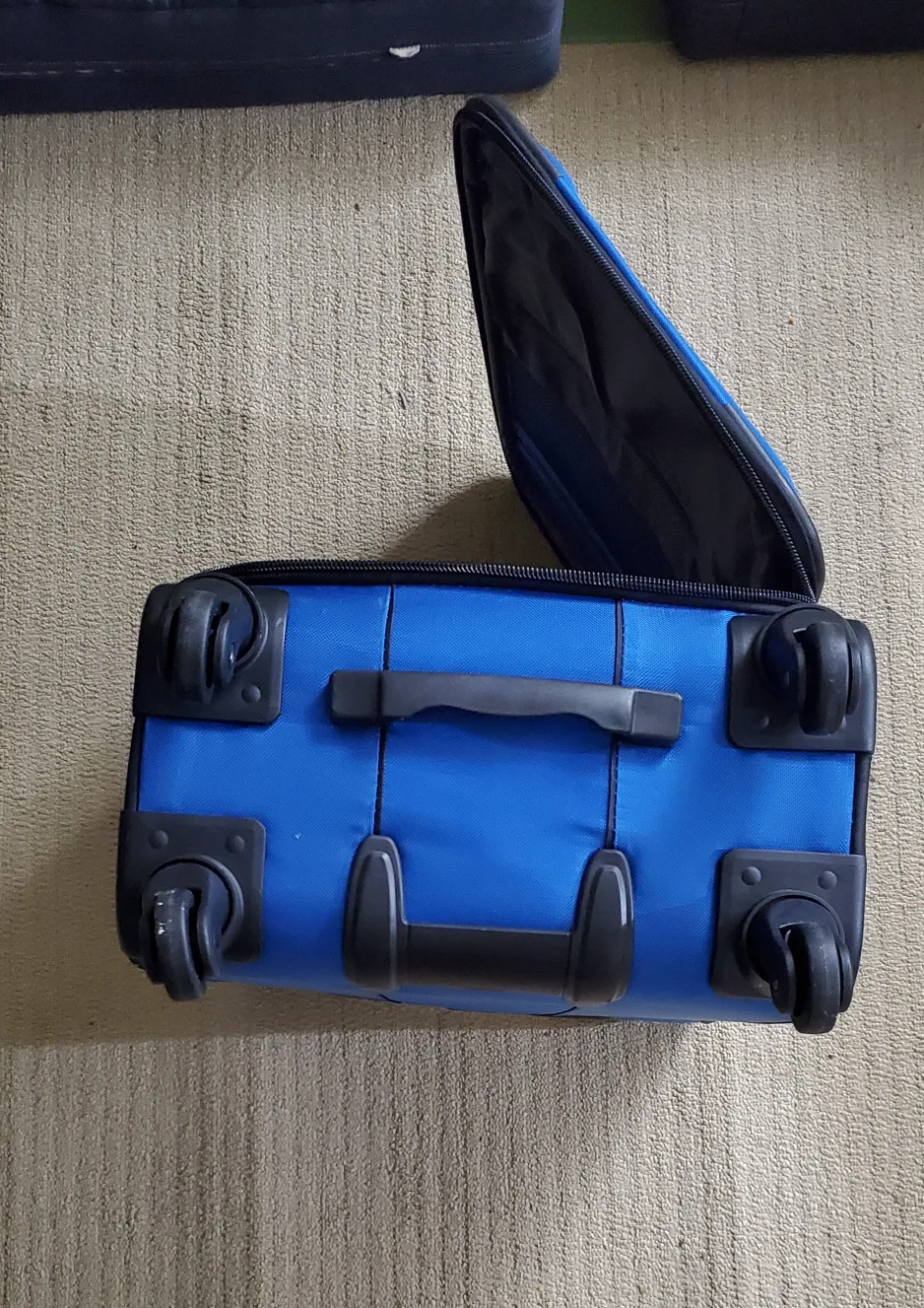 Delsey Blue Carry-On Suitcase image indicator(6)