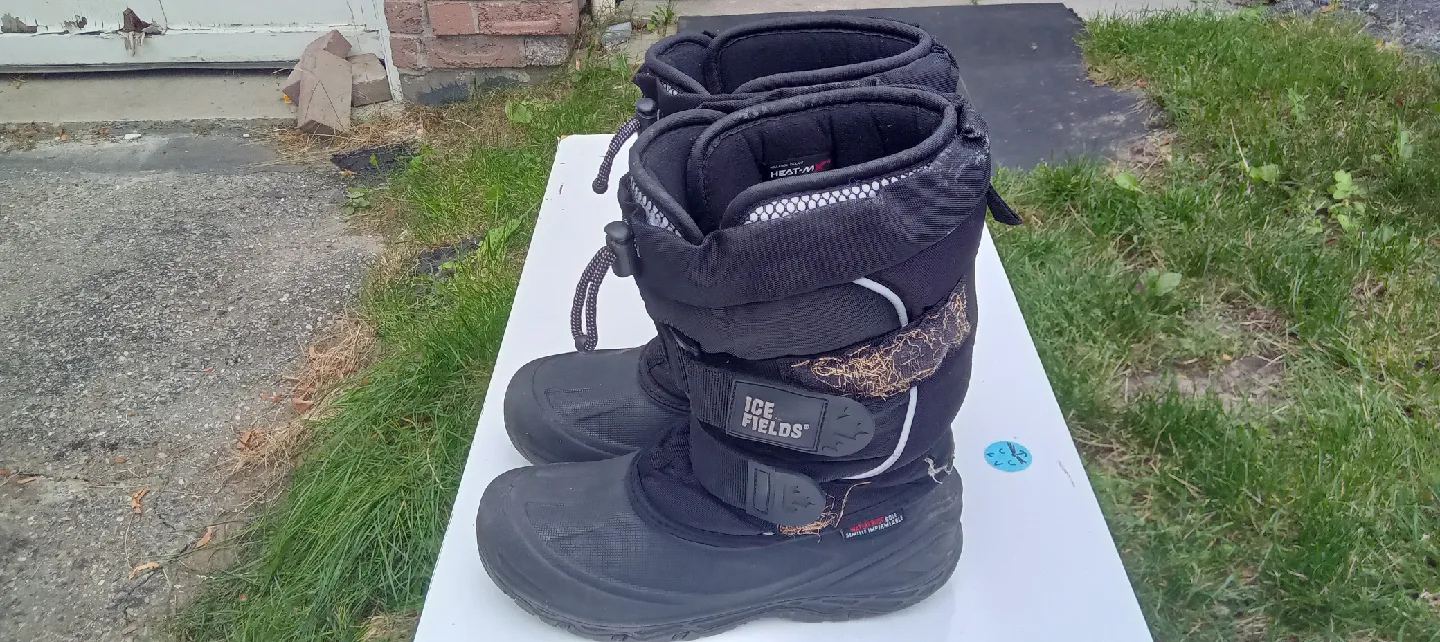 Ice Fields Winter Boots, Size 7 thumbnail