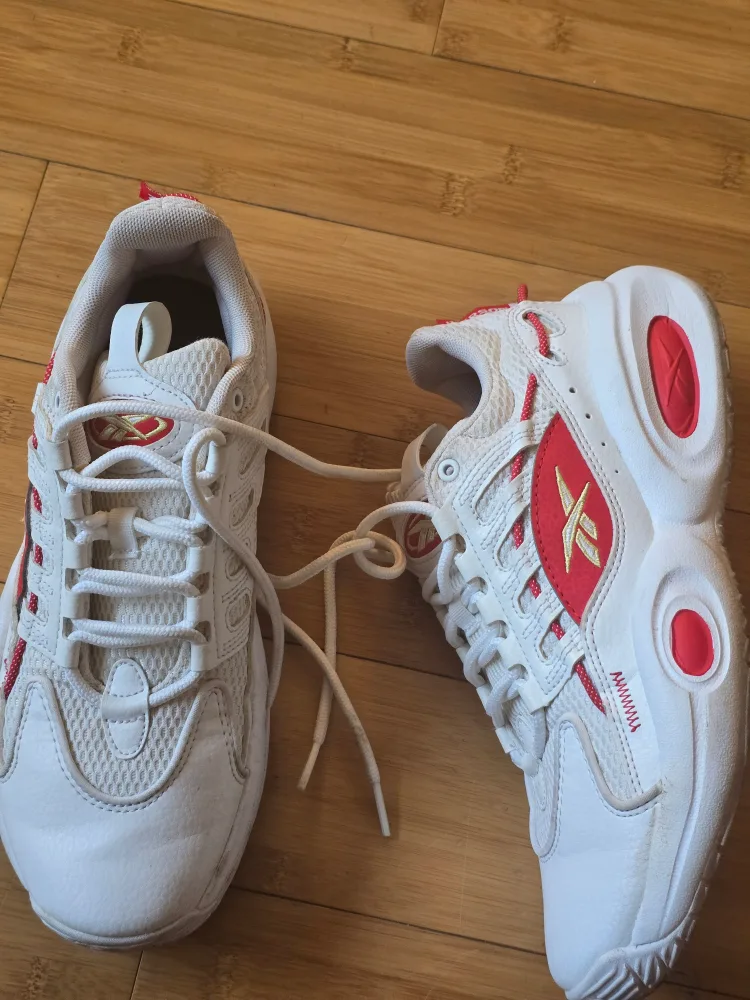 Reebok Iverson Approved White Sneakers - US 6.5 image indicator(3)