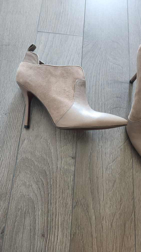 Enzo Angiolini Beige Heel Booties - Size 6.5M - photo 2