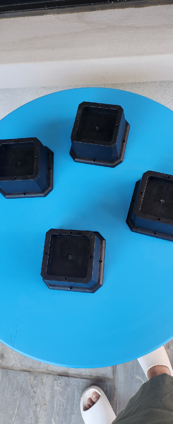Bed Risers - Black - Set of 4 - photo 2