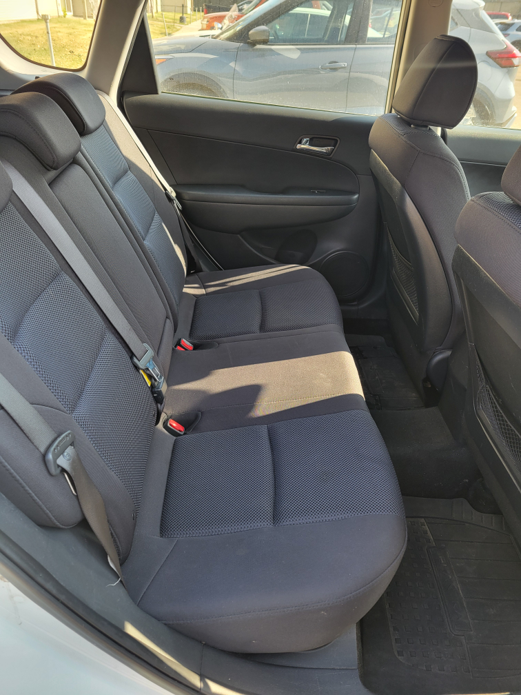 2011 Hyundai  Hatchback - photo 3