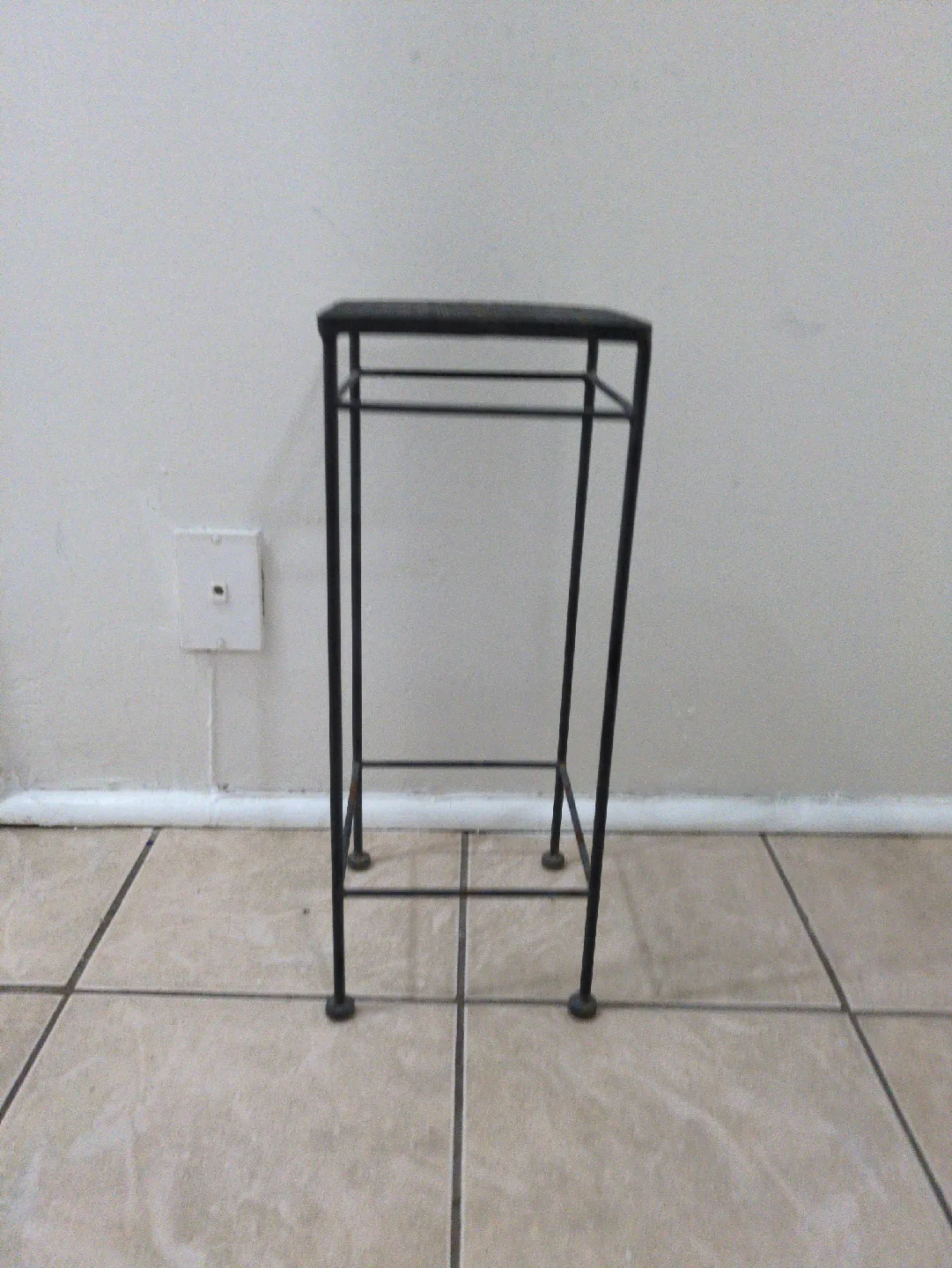 Metal Frame Plant Stand thumbnail
