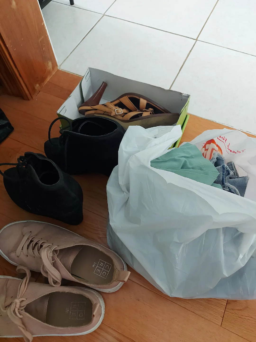 Size 6 Shoes and Sm Clothing thumbnail