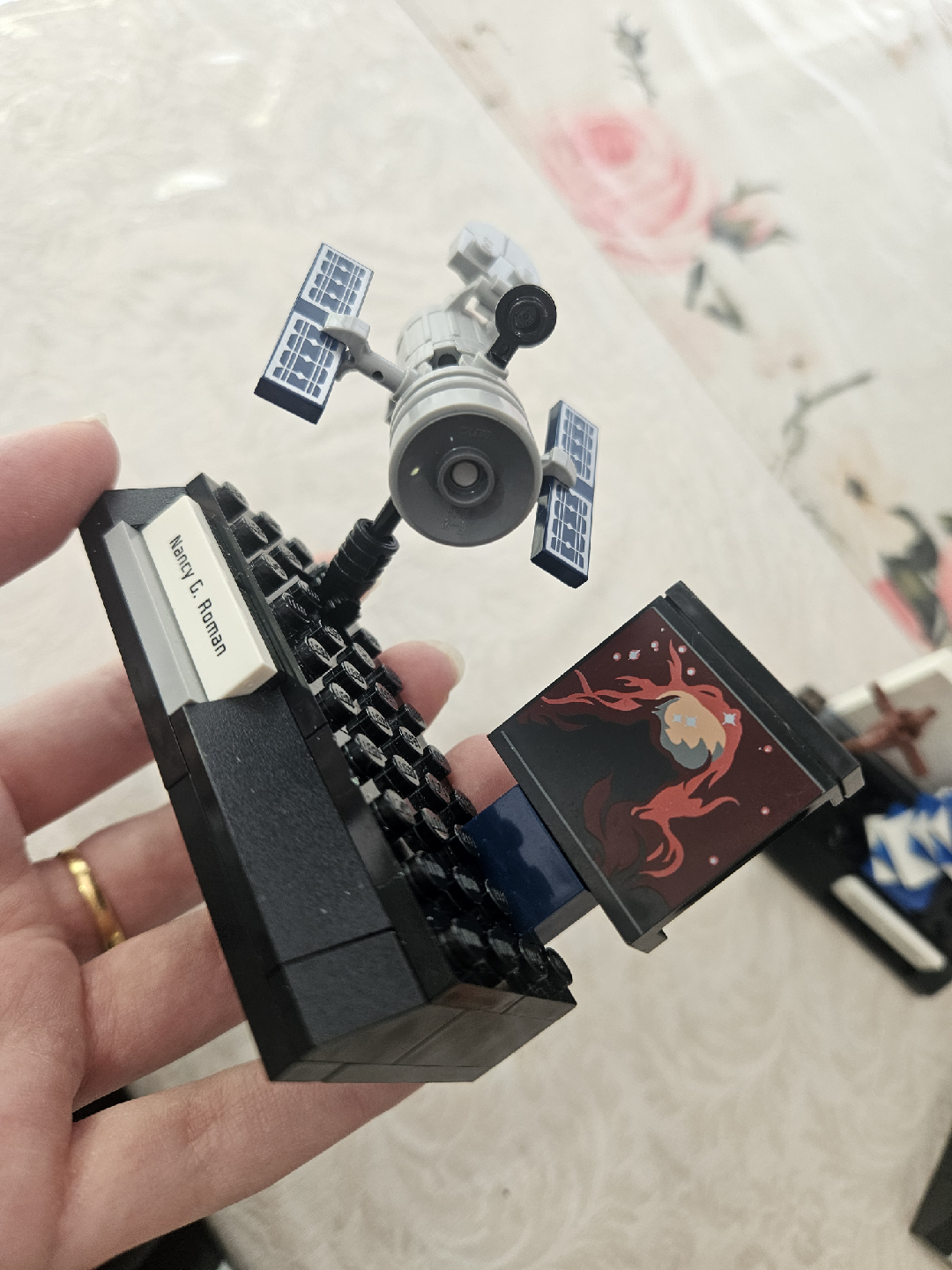 Lego Women of NASA 21312 - photo 3