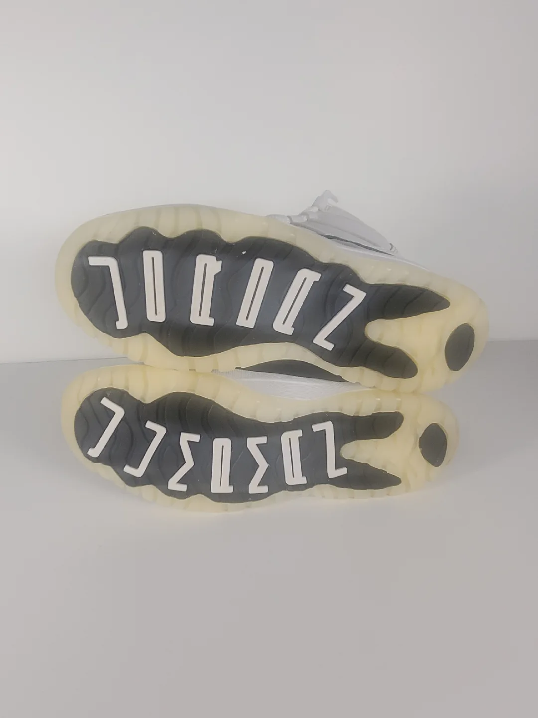 Kids Jordan 11 Retro DMP Gratitude PS 378039-170 Size 2.5Y image indicator(2)