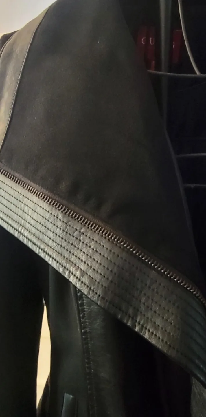 Guess Black Leather Jacket - Size M image indicator(4)