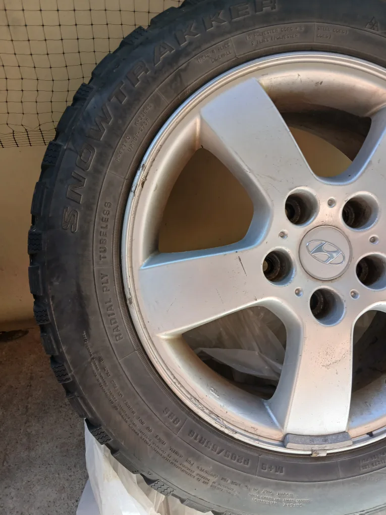 Snowtrakker P205/55R16 Winter Tire on Hyundai Rim image indicator(3)