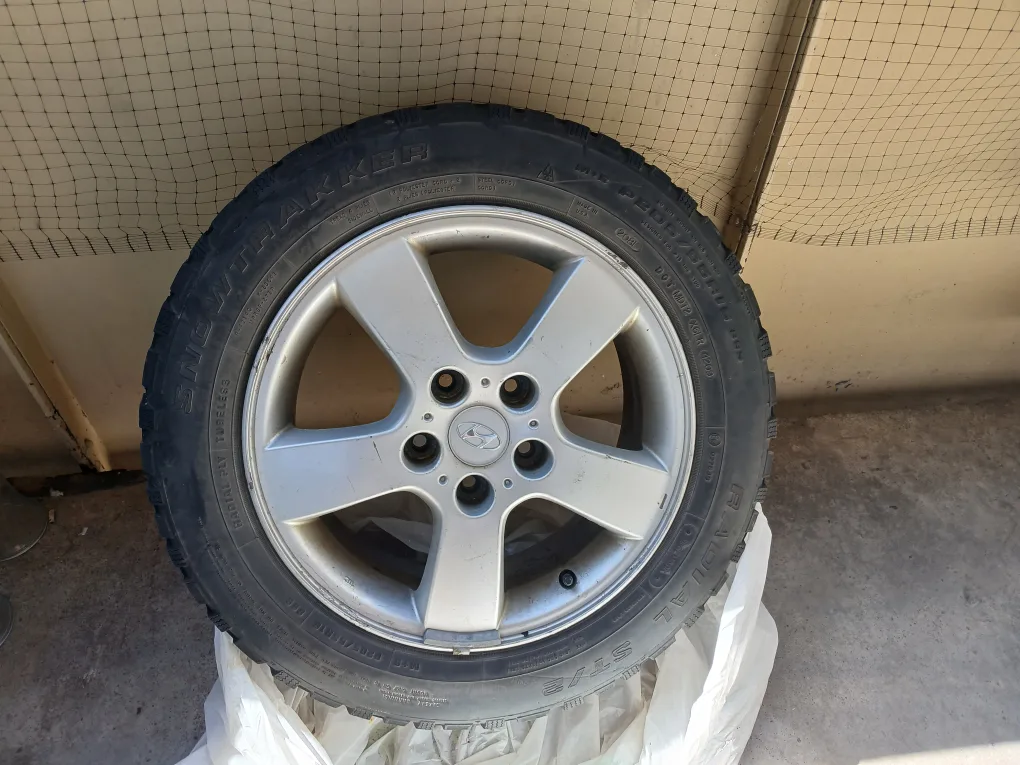 Snowtrakker P205/55R16 Winter Tire on Hyundai Rim image indicator(5)
