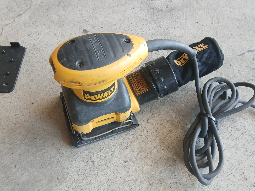 DeWalt D26441K 1/4 Sheet Palm Grip Sander Kit - photo 3