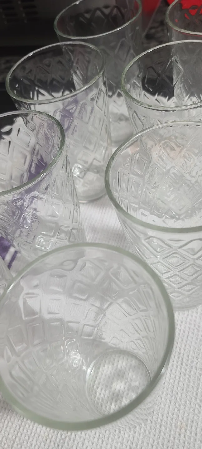 Set of 8 Clear Diamond Patterned Glasses image indicator(3)