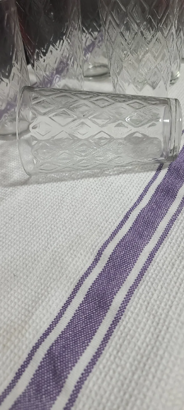 Set of 8 Clear Diamond Patterned Glasses image indicator(4)