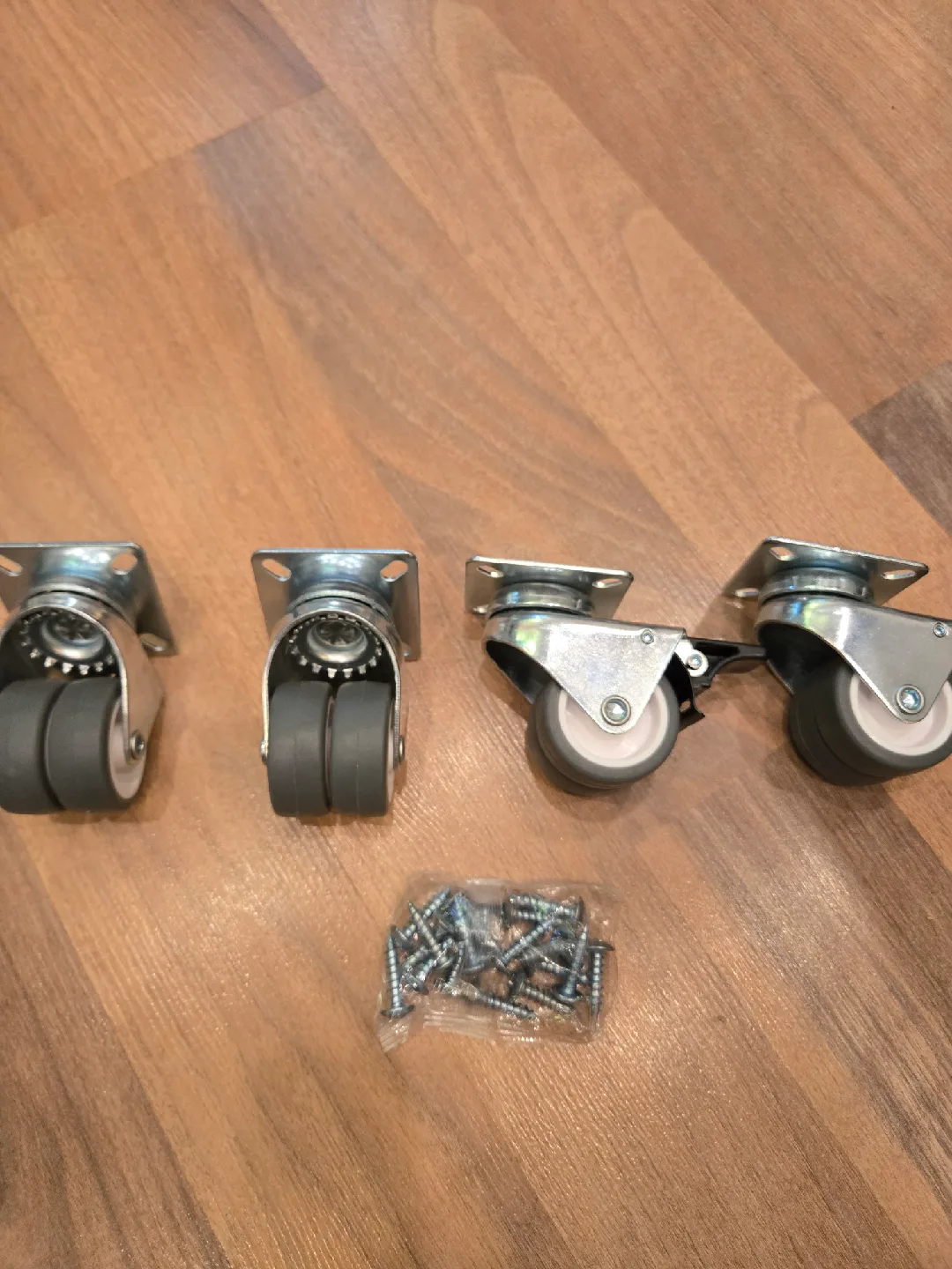 Set of 4 Swivel Plate Casters with Screws thumbnail