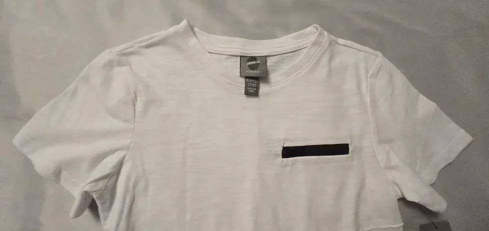 NEW! Boys Urban Street T-Shirt in White! - Size 7 / 8 image indicator(2)