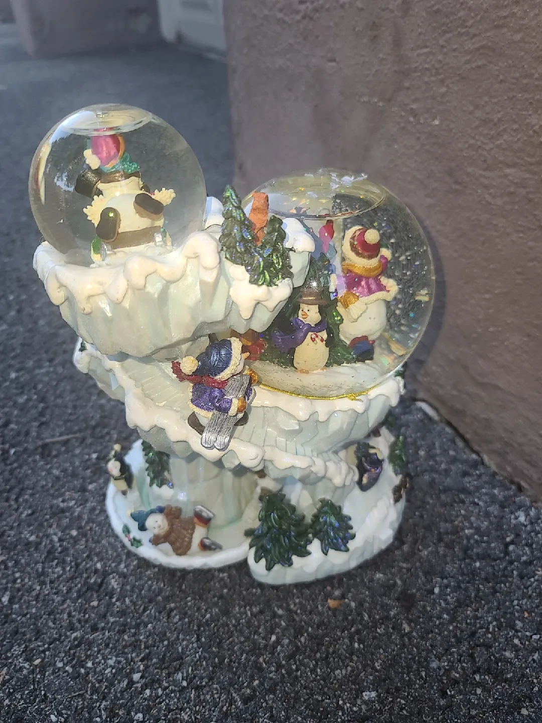 Snow Globe Musical Decoration image indicator(3)