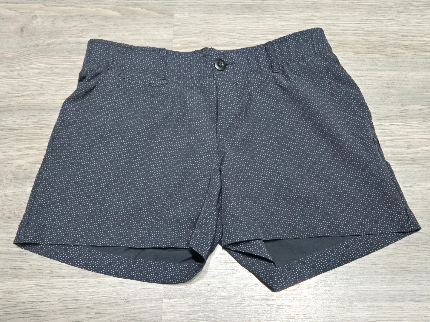 Under Armour HeatGear Fitted Shorts - Size 6 thumbnail