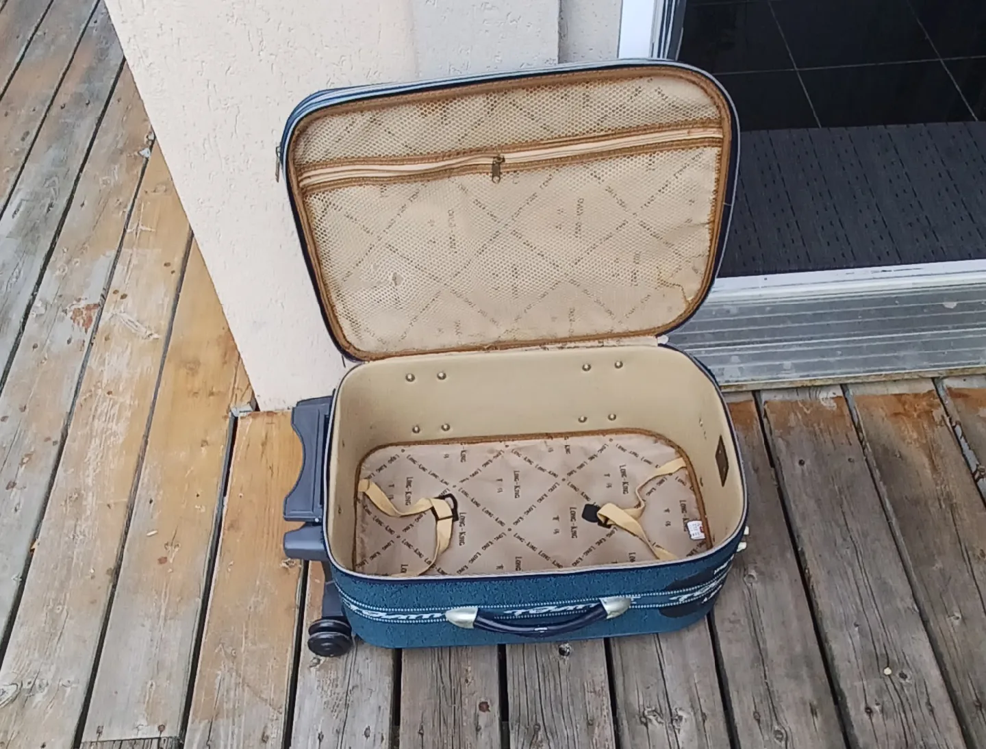 Long King Rolling Suitcase Carry on image indicator(3)