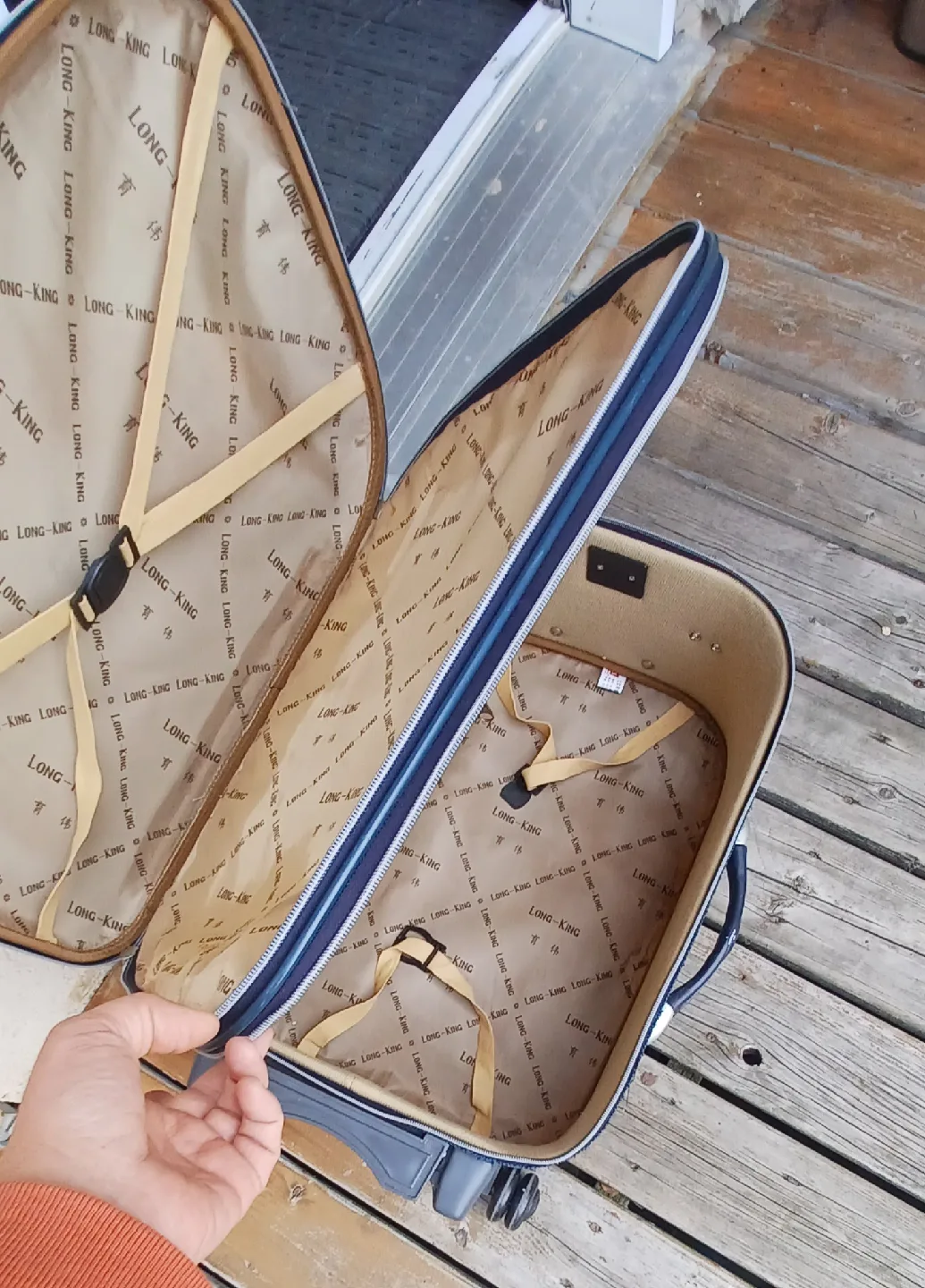 Long King Rolling Suitcase Carry on image indicator(6)