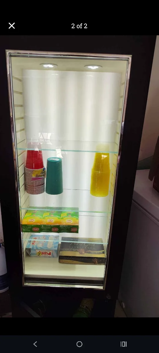 display cabinet with 3 setting lights thumbnail