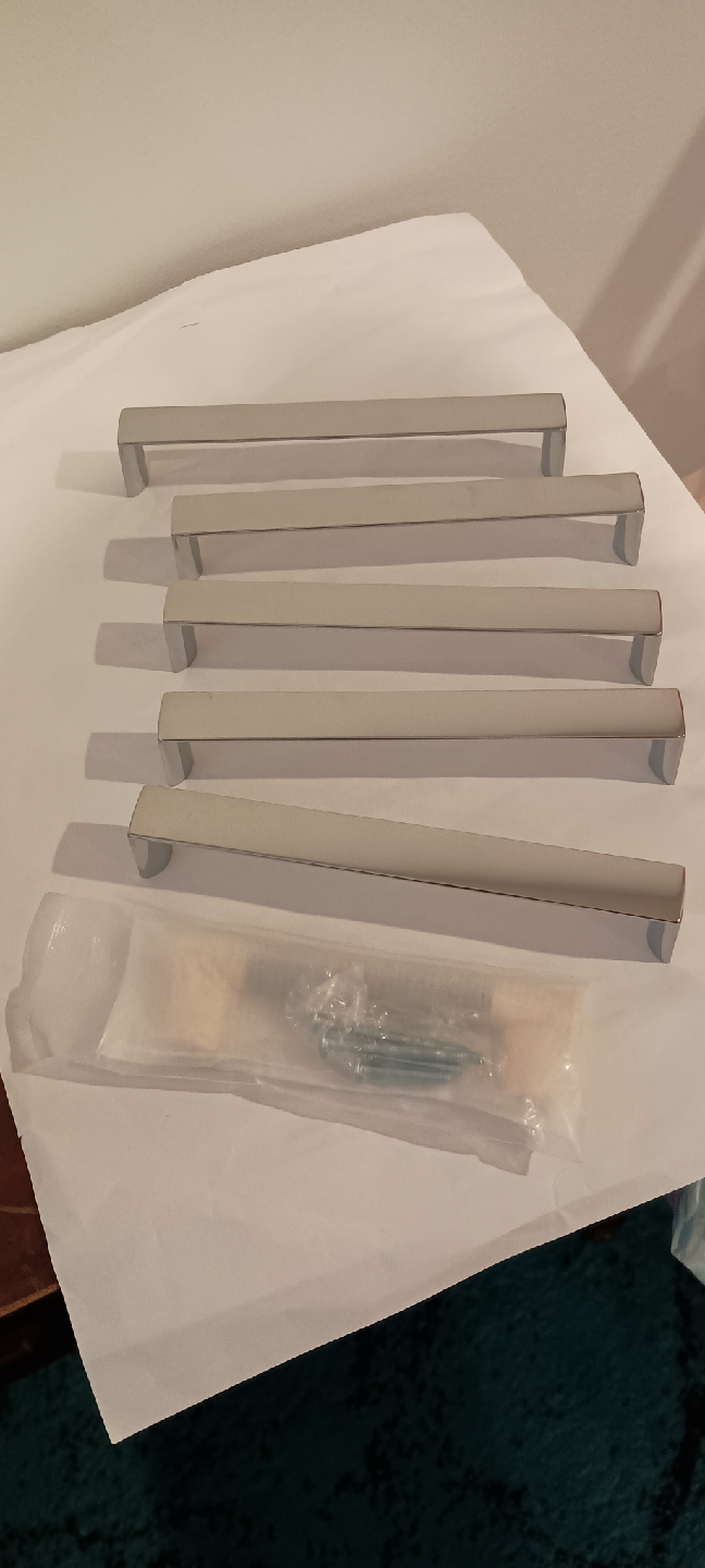 5 Cabinet Pulls with Screws - photo 4