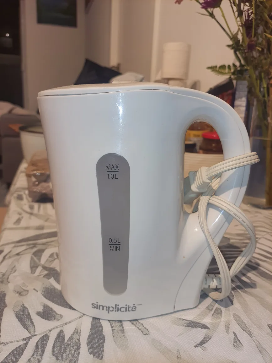 Simplicité White Electric Kettle 🥕 thumbnail