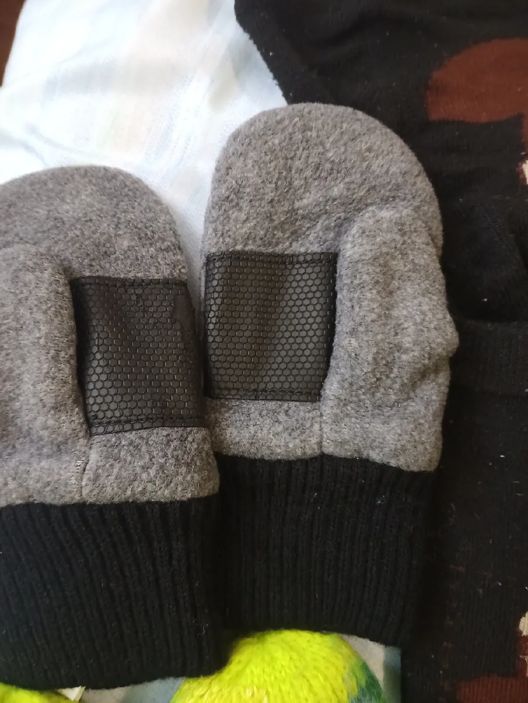 Kids' Assorted Gloves & Mittens Bundle image indicator(3)