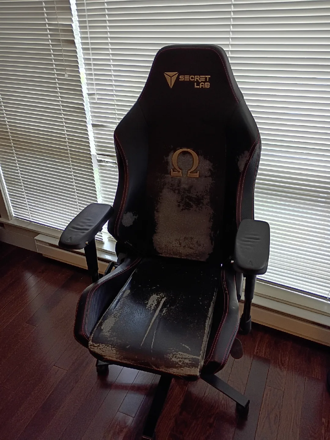 Secretlab Omega Gaming Chair - 2018 image indicator(2)
