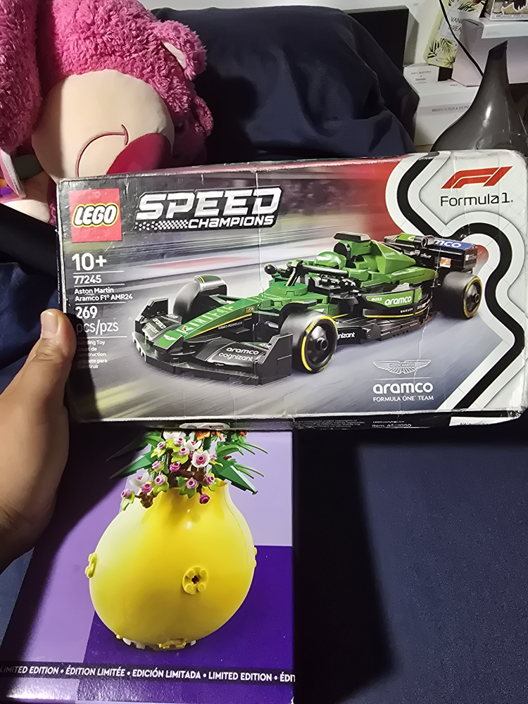 LEGO Speed Champions Aston Martin Aramco F1 AMR24 - New