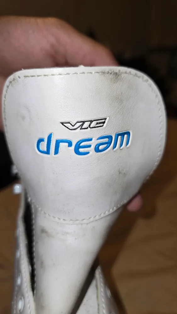 🥕 VIC Dream Ice Skates - Youth Size 4 image indicator(2)