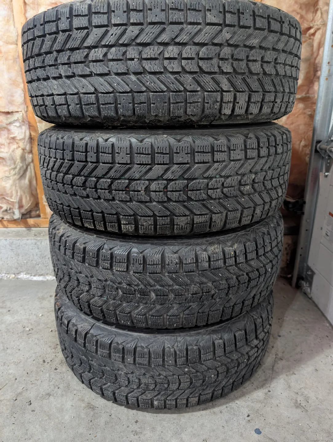 (4)-205/65R15 Winter Tires On Steel Rims Off 2017 Kia Forte image indicator(7)