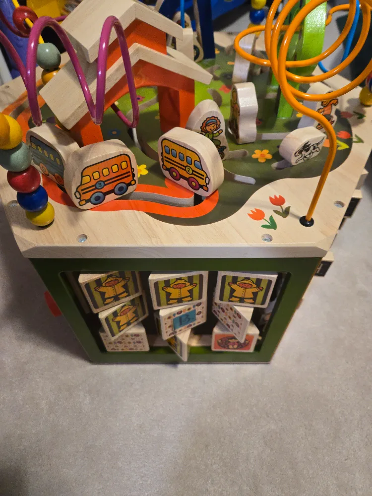 B. Toys Activity Cube image indicator(2)