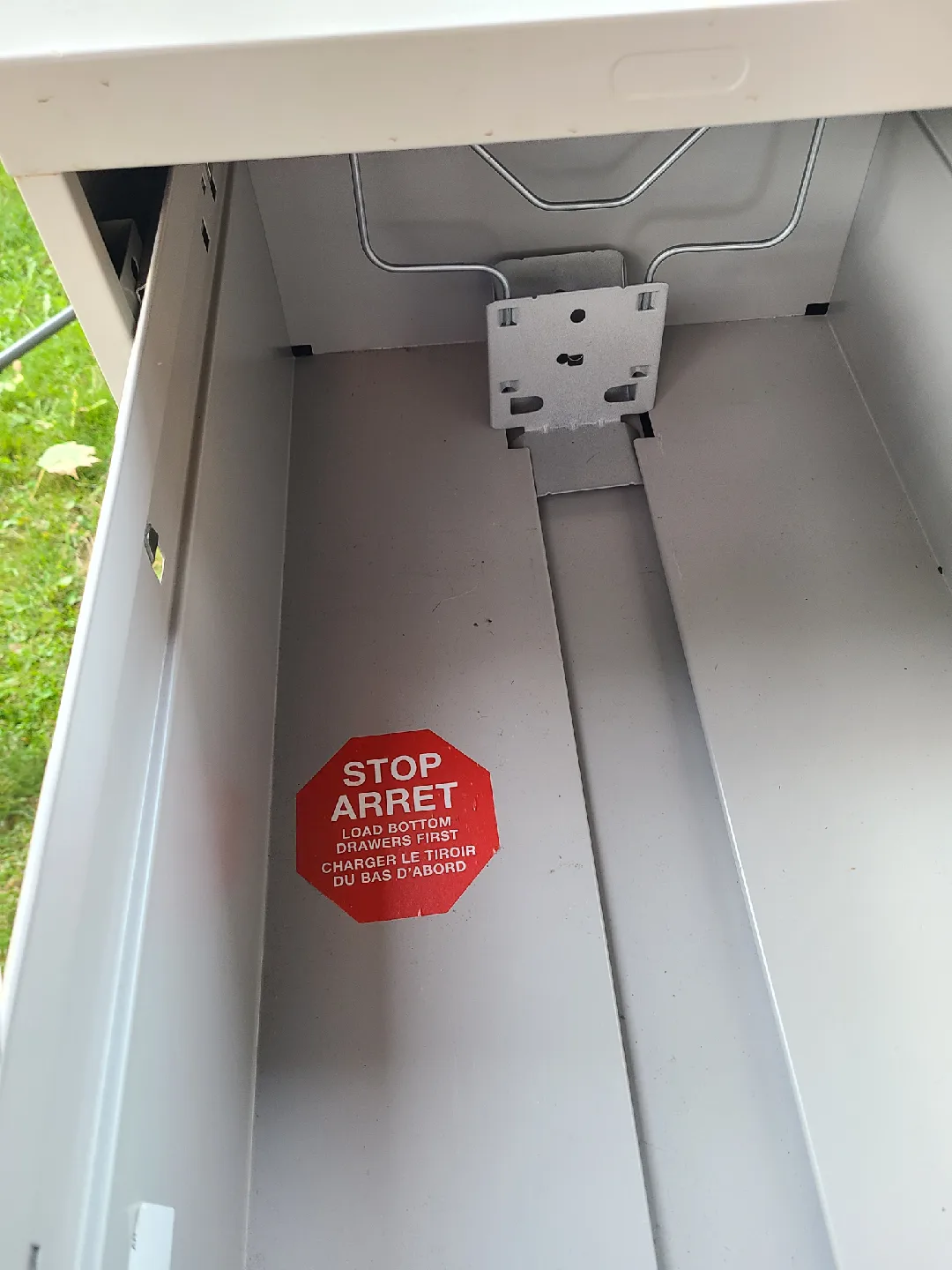 Two-Drawer Metal Filing Cabinet image indicator(3)