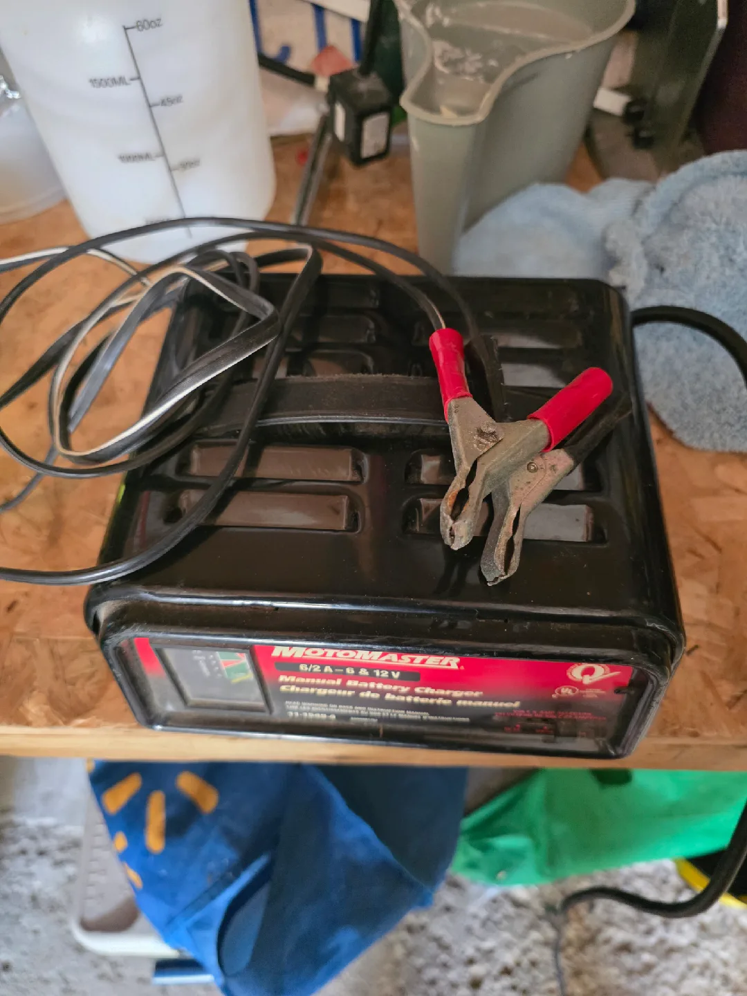 MotoMaster 6/2A-6 & 12V Manual Battery Charger image indicator(2)