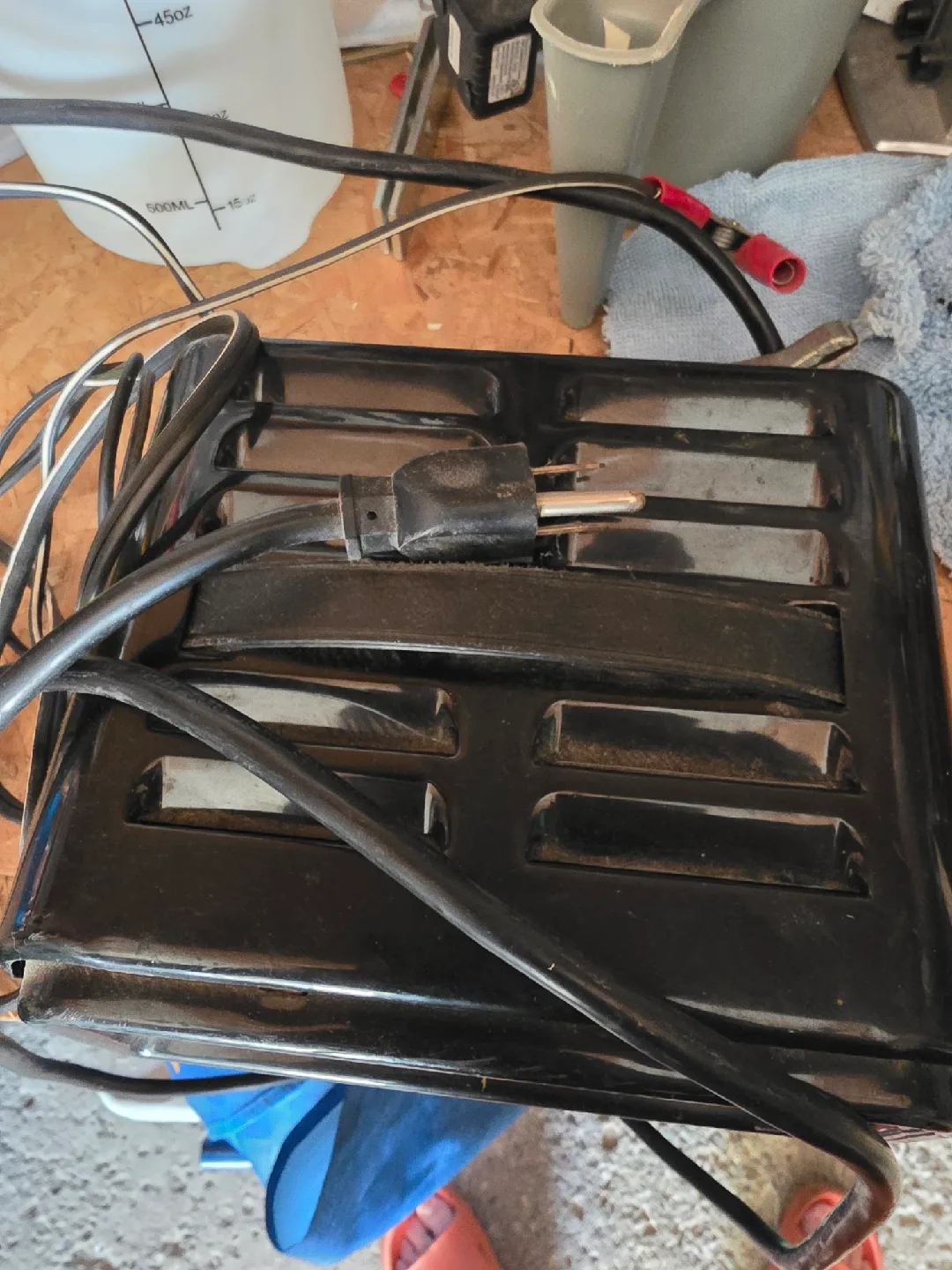 MotoMaster 6/2A-6 & 12V Manual Battery Charger image indicator(3)