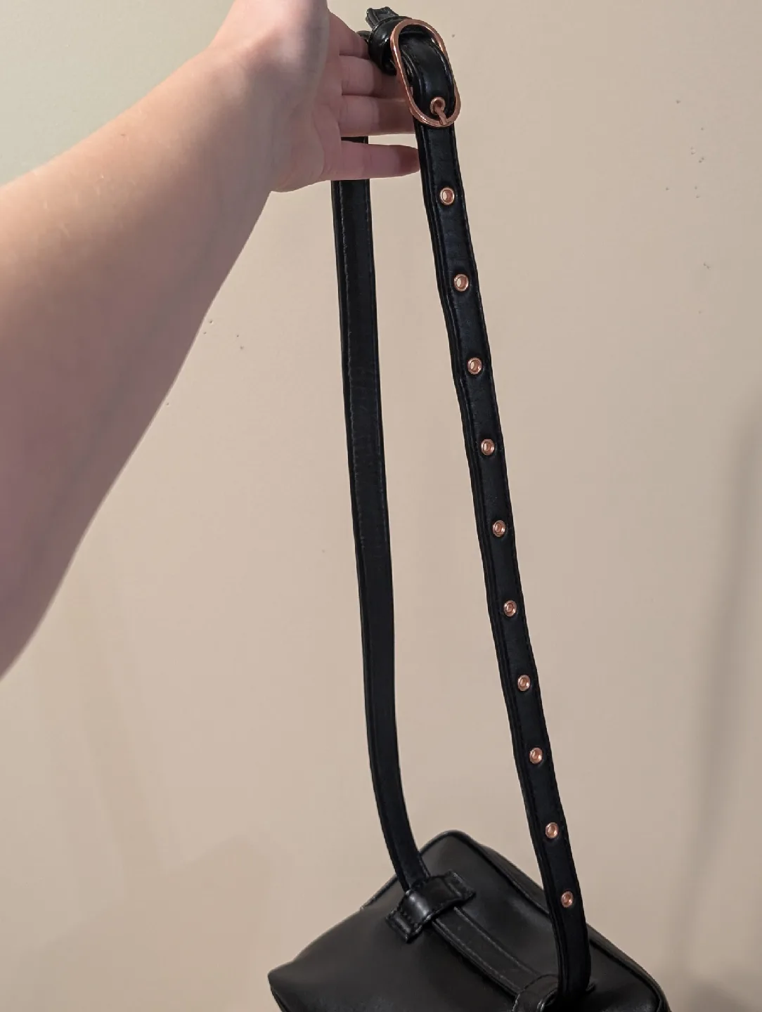 Matt & Nat Black Crossbody Bag image indicator(3)