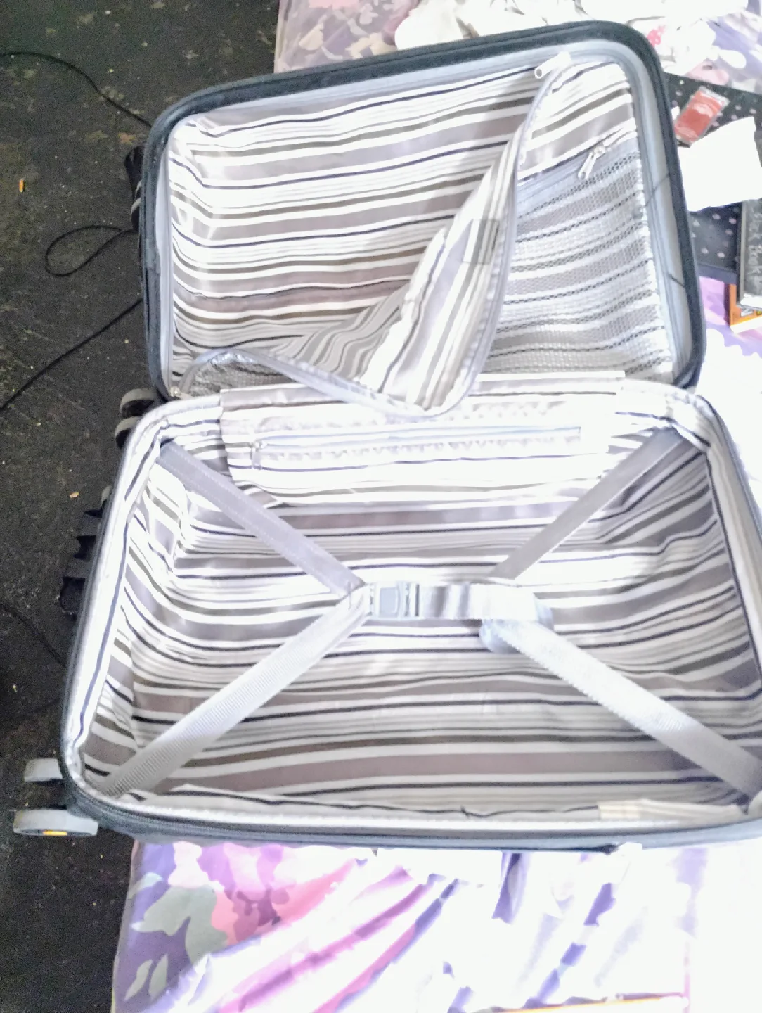 Gray Carry-on Suitcase image indicator(2)