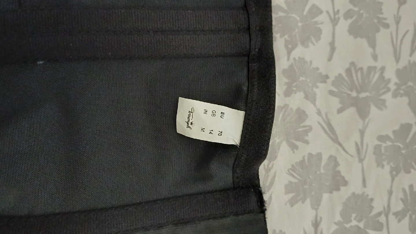 Brand new Triumph Black Corset/shaper Size M image indicator(3)