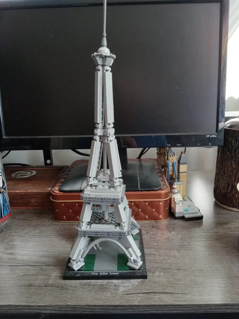LEGO Architecture Eiffel Tower Model thumbnail