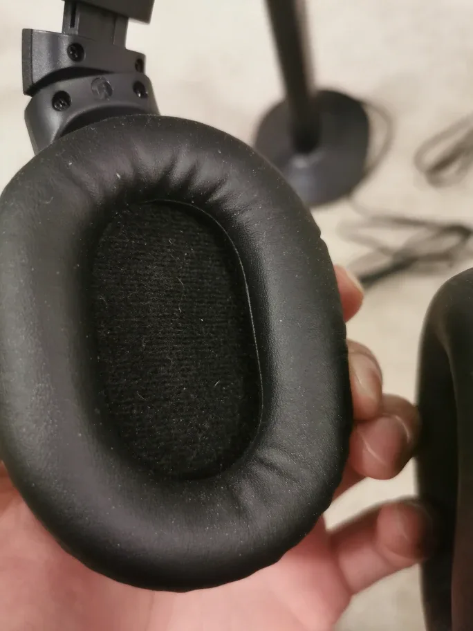 Sony RF400 Wireless Home Theater Headphones image indicator(3)