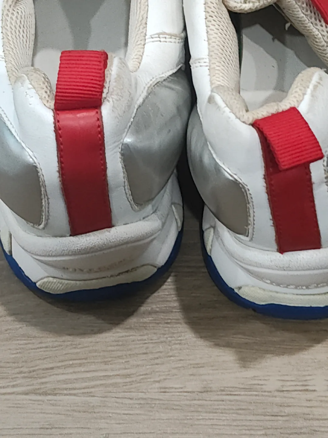 Givenchy Paris Sneakers image indicator(4)