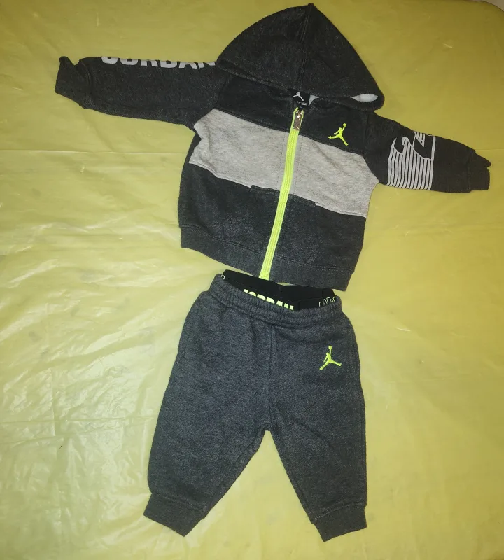 New Jordan Winter Sweatsuit SIze 3/6Months thumbnail