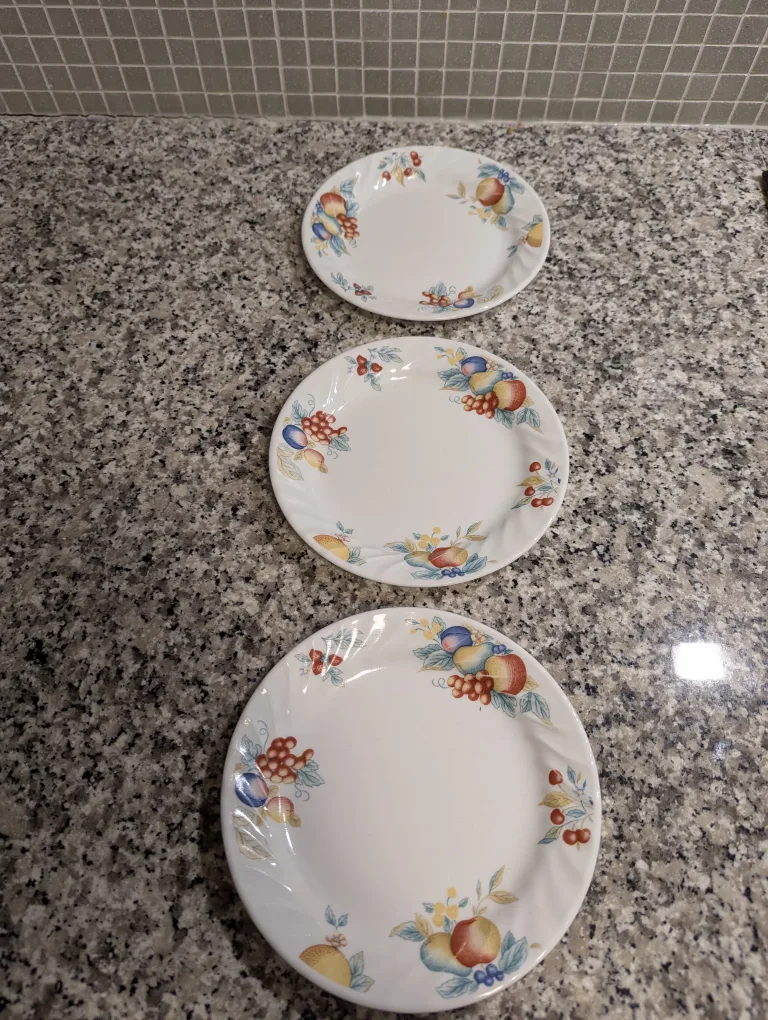 Vintage Corelle Fruit Design Dinnerware Set image indicator(2)