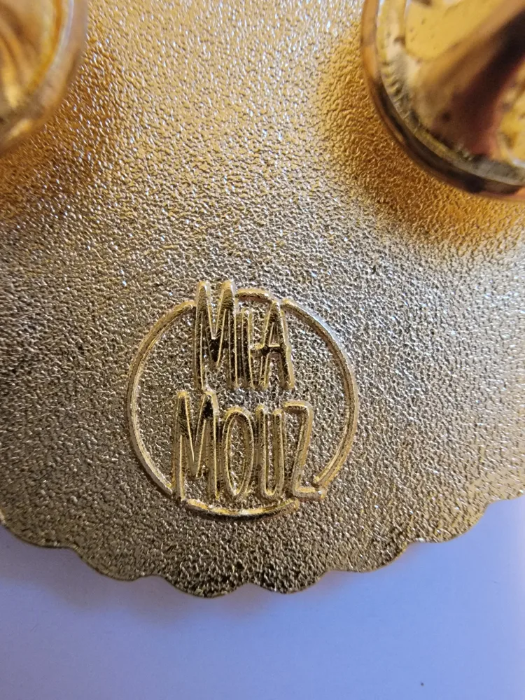 Mia Mouz Enamel Pin image indicator(4)