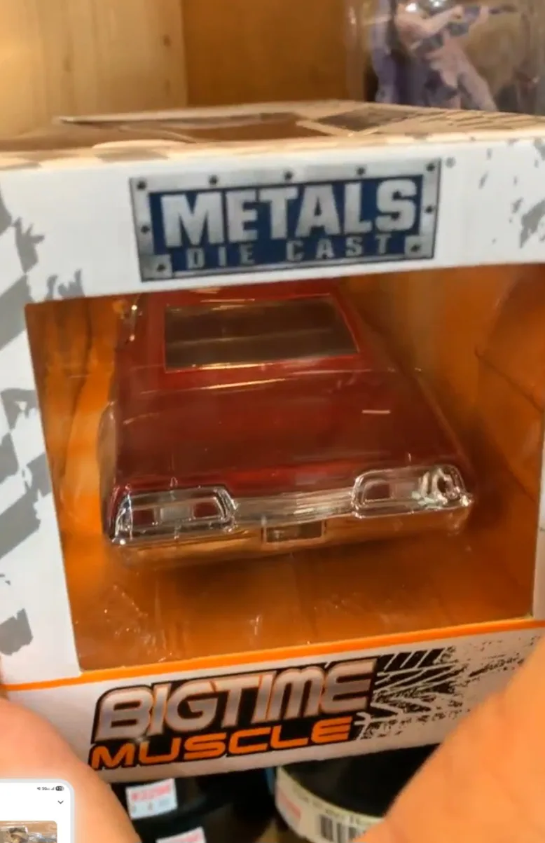 Bigtime Muscle 1967 Chevy Impala SS Diecast image indicator(3)