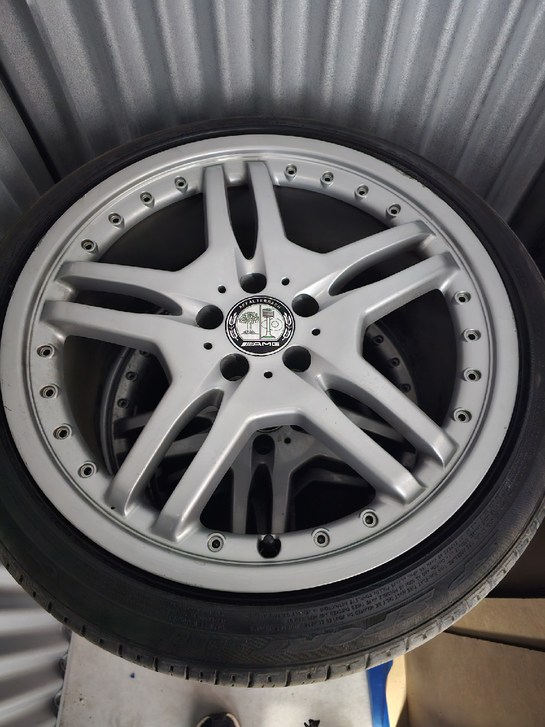 Mercedes-AMG Wheel & Tire - 245/40RF19 - photo 2